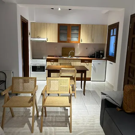 Oikia Apozari Mikros Filippos * Castória